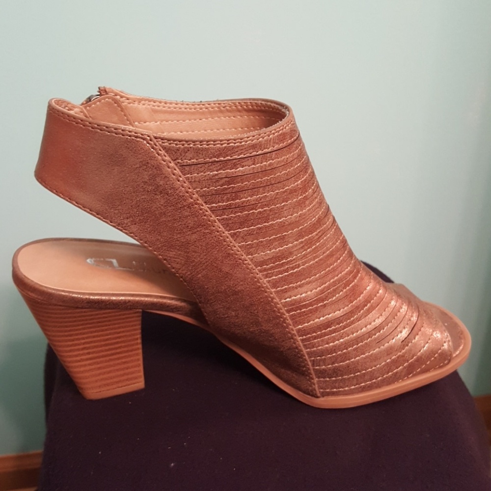 Shoes - Picture 2 of 5